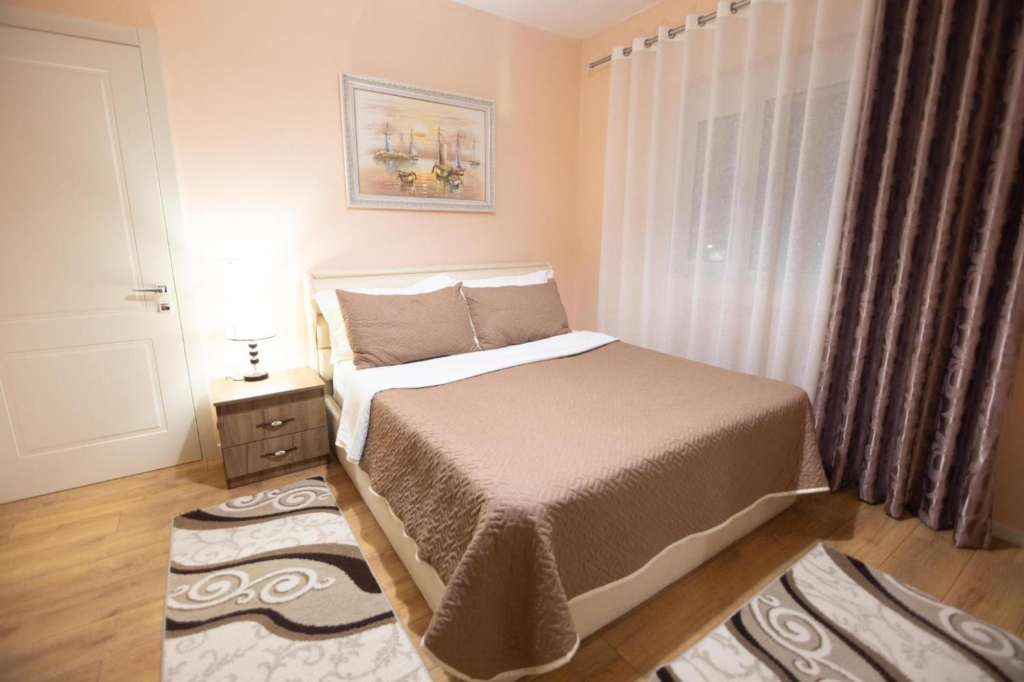 Luxury & Apartment